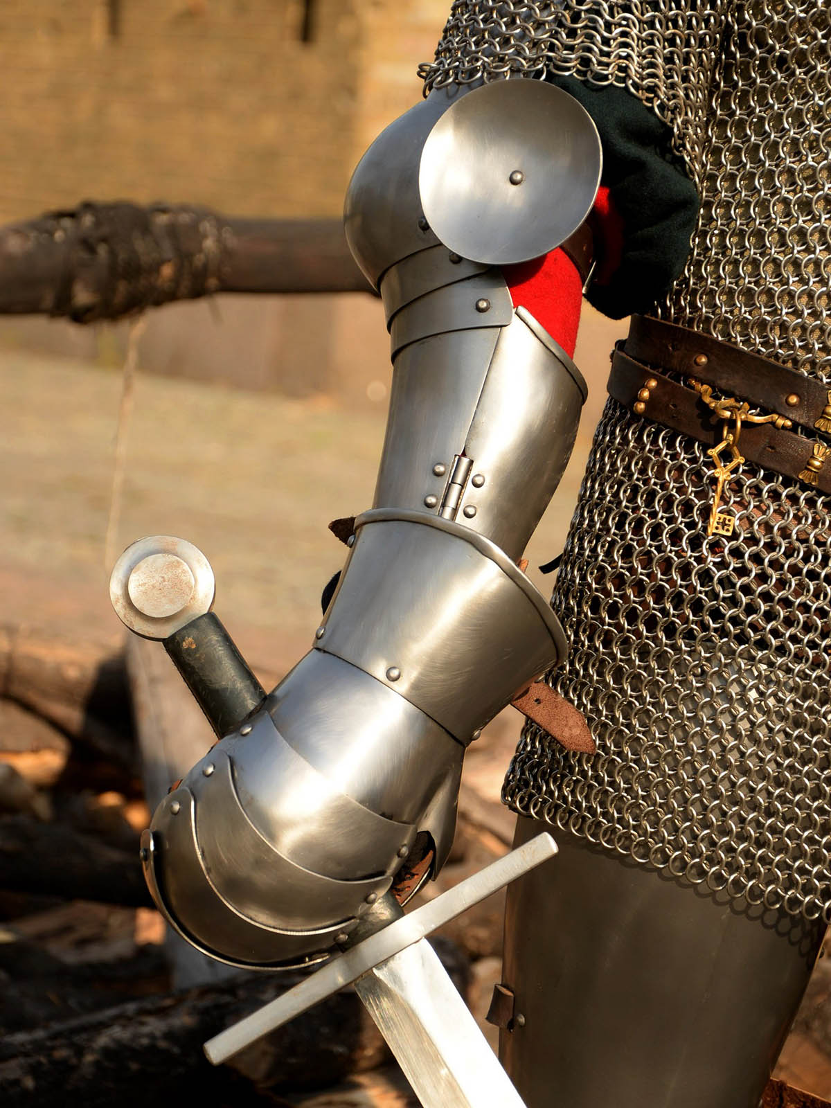 Plate gloves for modern sword fencing